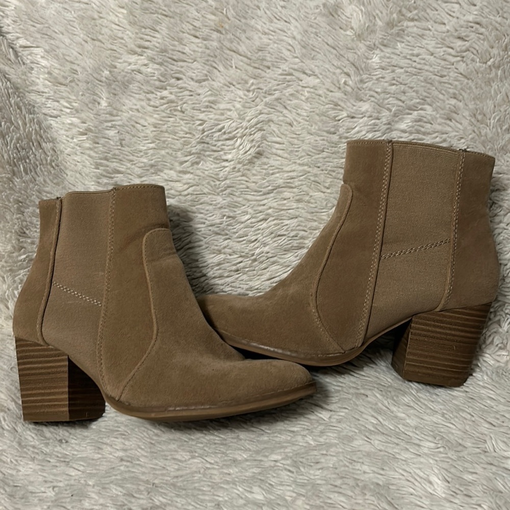 Universal Thread Catlin Ankle Bootie Size 7